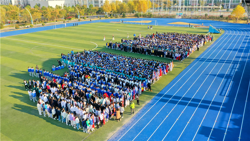 开幕式学生全景(留).jpg